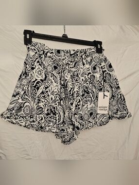 Unique Vintage Black and White Floral High-Waist Shorts